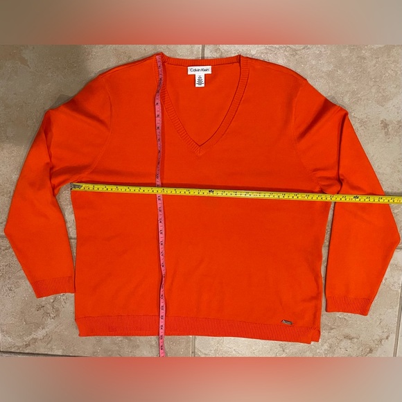 Calvin Klein Tigrillo Bold Orange Long Sleeve V-Neck Sweater (Size L) - Picture 6 of 11